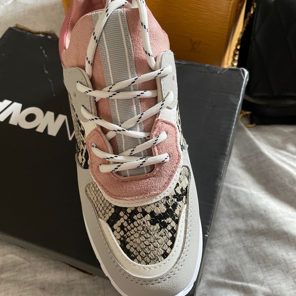 Brand new chunky sneakers...